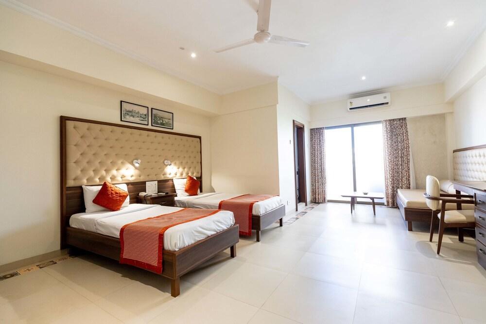 West End Hotel Bombaj